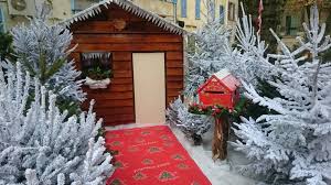 Mise au pied du sapin géant durant tout le mois de décembre. La Boite Aux Lettres Du Pere Noel Est Ouverte Ville De Flayosc Premiere Porte Du Haut Var Paca 83780 Membre De La Communaute D Agglomeration Dracenoise Cad