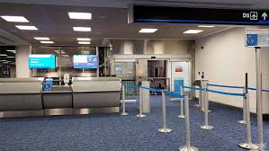 O aeroporto possui 3 tipos de estacionamento, todos com seguro contra roubo e incêndio, vigilância noturna e serviço informatizado nas cabines. Voo Para Orlando Com Conexao Em Miami Da American Airlines Viaja Bi