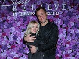 Colton underwood and cassie randolph may not be engaged yet, but the bachelor couple is still on board with getting married one day, according to a jersey randolph wore to an nhl game on sunday. E5xpl1bwepzvtm
