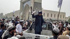 Los insurgentes talibanes entraron hoy a kabul, en afganistán, donde el presidente ashraf ghani dejó el país y la embajada de estados unidos dijo que el aeropuerto de la capital, estaba siendo. R6scae2wjtrsbm