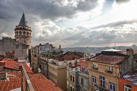 Apartmanlar, birçok ailenin bir arada yaşadığı konutlar olarak geleneksel osmanlı evinin gelişim süreci içinde ciddi bir kopuşun örnekleri olarak görülmüşlerdir. Galata Tower Vip Apartment Suites Istanbul Turkiye Daire Yorumlari Ve Fiyat Karsilastirmasi Tripadvisor