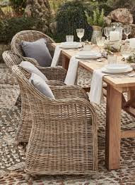 Toskana Traum Tafeln Wie Auf Einem Italienischen Landgut Klassisches Weisses Porzellan Trinkkelc Rattan Mobel Garten Lounge Sessel Garten Gartenmobel Sets