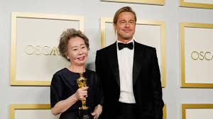 It comes as several eu nations, including germany and france, have. Brad Pitt Frecher Seitenhieb Von Oscar Gewinnerin Yuh Jung Youn Gala De