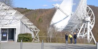 Das radioteleskop effelsberg ist eines der leistungsfähigsten observatorien in europa. Radioteleskop Effelsberg Experte Glaubt An Ausserirdisches Leben Kolner Stadt Anzeiger