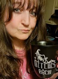 My current favorite spooky season mug. Hope everyone has a good Sunday ☕️