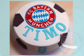1:02 kleines paradies der völlerei 5 479 просмотров.die torte gab es zur konfirmation vom sohn meiner freundin. Bayern Munchen Torte Bayern Torte Kuchen Ideen Kindertorte