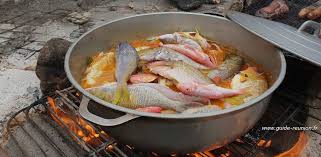 Une Appetissante Recette De Cari Poisson Au Feu De Bois Avec Des Produits Extra Frais Cuisine Creole Recette Poisson