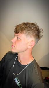 Now accepting new clients in Port St. Lucie, link in bio to book📲,  #floridabarber #portstluciebarber #transformationhaircut #straighthairline  #texturedfringe #messyhaircut #dropfade