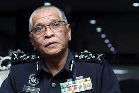 Dengan persaraan tan sri khalid abu bakar sebagai ketua polis negara pada 4 september 2017, seorang anak kelahiran negeri perak yang dilahirkan di beliau mula menyertai polis diraja malaysia (pdrm) sejak pada 6 november 1975. Fuzi Harun Dilantik Ketua Polis Negara Ke 11