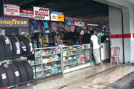 Dengan menyediakan satu paket 10 juta langsung jalan yang berisi produck genuine/asli,produck aftermarket,ban,olie,busi,murbaut dll anda cukup sediakan tempat dan peralatan saja. Cara Memulai Usaha Toko Aksesoris Dan Sparepart Motor Hinyong