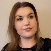 Holly Masterson's Instagram, Twitter & Facebook