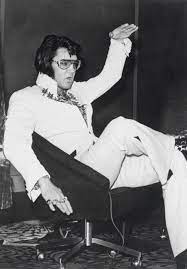 Presley became an essential figure of rock and roll and sang rock, country, blues, and gospel. Elvis Presley Der Einsame Tod Des King Of Rock N Roll Der Spiegel
