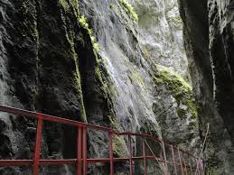 The seven ladders canyon is a mountainous canyon carved by the șapte scări brook in romania in the county of brașov, south of dâmbul morii v. Canionul 7 ScÄƒri Un ColÅ£ De Paradis Romanesc Descoperalocuri Ro