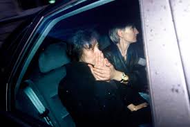 Jusqu'à ce 16 octobre 1984 où, quelques heures après avoir disparu alors il accuse laroche d'être responsable des soupçons pesant sur christine villemin, son épouse, vers laquelle le juge lambert a réorienté l'enquête. Affaire Gregory Villemin Christine Forcement Christine