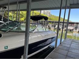 Very nice one Owner Yacht certified 28' Rinker Captiva 262 bowrider for  sale. Meticulously maintained and serviced since new. Brand new engine with  only 5 hours of use to-date. Boat only has