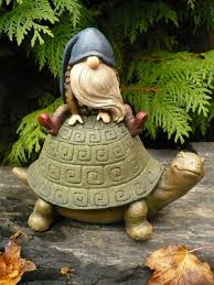 Decorez Votre Cour Avec Les Nains De Jardin Nain De Jardin Gnome De Jardin Jardins