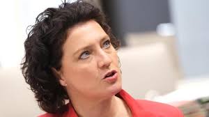 Niedersachsen verschiebt öffnung von schulen und kitas die weiterführenden schulen in niedersachsen bleiben bis auf weiteres geschlossen. Gesundheit Hannover Niedersachsen Weitet Corona Tests In Heimen Und Kitas Aus Gesundheit Sz De