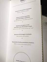 Il capodanno stellato con carlo cracco, alla modica cifra di 1500 euro è riservato per sole 60 persone nella storica torre porta nuova dell'arsenale di cracco, infatti, non presenzierà alla serata, ma ha mandato in missione i suoi migliori chef. Cracco In Galleria Quanto Costa E Come Si Mangia Al Bistrot