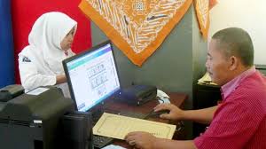 Sebenarnya cara mencairkan bpjs ketenagakerjaan tak sesusah yang dibayangkan asal anda peserta masih aktif bekerja di perusahaan. Gratis Warga Kabupaten Semarang Bisa Bikin E Ktp Di Kantor Kecamatan 10 Menit Sudah Jadi Tribun Jateng