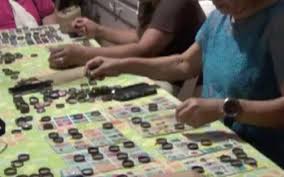 En una concepción sistémica clásica, la familia como sistema vivo en interacción. El Juego De La Loteria Mexicana Una Tradicion Que Sigue Viva Y Refuerza Los Lazos Familiares Cbs News