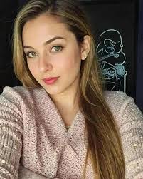 Carolyn Neumann's Instagram, Twitter & Facebook