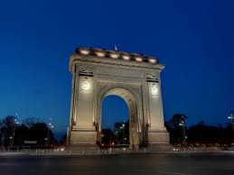 Arcul de triumf este prezentat de sky trip prin obiective culturale din bucuresti, cu ghid turisic romanesc aflati despre arcul de triumf. Noaptea Prin BucureÈti Cu Huawei P10 Imidoresc Ro