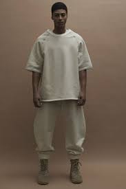 Through yeezy season and his collaborations with adidas, kanye west. Kanye West Muzhskie Futbolki Muzhskie Stili Muzhskoj Stil