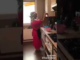 انمي يطبخون ويأكلون { في المطبخ السلام عليكم ورحمة الله وبركاته: كيفكcom.؟ اليوم جايبة لكم صور لأنمي يطبخون ويأكلوون :c:{في المطبخ راح ابدء بس قبل كل شئ وقبل لاتشوفون الصور اوعدوني انكم تردون وتقيمون. Ø§Ù…Ø±Ø£Ø© ØªØ³ØªØ­Ù‚ Ø§Ù† ØªÙƒÙˆÙ† Ø³ÙŠØ¯Ø© Ù…Ù†Ø²Ù„ ØªÙØ±Ø¬ Ø¹Ù„Ù‰ Ø³Ø¹Ø§Ø¯ØªÙ‡Ø§ ÙˆÙ‡ÙŠ ÙÙŠ Ø§Ù„Ù…Ø·Ø¨Ø® ØªØ´Ø¨Ø¹ Ø¶Ø­Ùƒ ÙˆØ§Ù†Ø³Ù‰ Ø§Ù„Ù‡Ù… Youtube