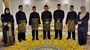 Seramai sembilan exco semasa pentadbiran bekas menteri besar kedah datuk seri mukhriz mahathir kekal sebagai exco kerajaan kedah. Pelantikan Exco Kedah Catat Sejarah Edisi 9