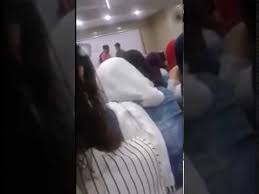 الاستاذ محمد عبدالجواد استاذ الكيمياء بيضرب الشباب قدام البنات و بيضحك البنات عليهم Youtube