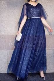 Le vêtement grande taille femme ronde fait parti des articles très demandés, nous avons donc fait en sorte de vous proposer différents styles afin de répondre au demandes de nos clientes. Robe De Ceremonie Femme Bleu Grande Taille Avec Manches Volantes Ref L1208 Robes De Ceremonie