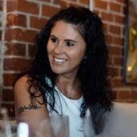 Shannon Everett's Instagram, Twitter & Facebook