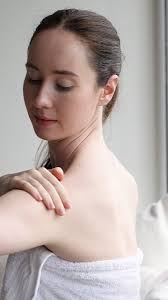 Síoda Body Serum, Síoda, meaning “silk” in Irish, is a highly absorbent and  oil-free serum that penetrates deeply into the skin. Formulated with Sodium  Hyaluronate to bind water, it soothes and ...