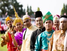 Kebudayaan yang terdapat di sumatera utara kita akan bahas secara lengkap dalam artikel ini, mulai dari rumah adat, pakaian adat, kesenian lengkap. Bernama Hari Kebangsaan Disambut Penuh Patriotik Di Seluruh Negara