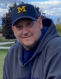 Max Meek's Instagram, Twitter & Facebook