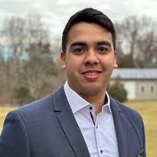 Bryan Munoz (MBA '24) makes Poets & Quants list of MBAs to watch