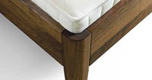 Ein hohes bett ist bequem zum aufstehen, die lehne am kopfende ist hoch gezogen und stützt den ganzen oberkörper. Schlafzimmer Vom Tischler Ihre Tischlerei Siemer Aus Gutersloh