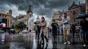 Lluvia, frío y oscuridad: así va a terminar la semana tras el aviso urgente de los meteorólogos
