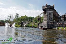 Employé par la compagnie néerlandaise des indes orientales , il était connu pour effectuer, avec une. Der Fliegende Hollander Efteling Freizeitpark Welt De
