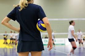 O voleibol de praia evoluiu a partir dos jogos de voleibol disputados socialmente na praia de santa mónica na califórnia, eua, na década de 1920, tendo chegado à europa na década seguinte. Regras Do Voleibol De Praia E Historia Resumo Escolar