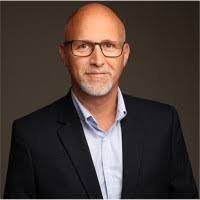 Simon Stringer's Instagram, Twitter & Facebook