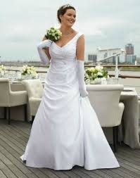 Brides On A Budget David S Bridal Will Have Tons Of Dresses Super Duper Sale Starting Tomorrow Glamour