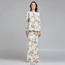We emphasize on material, quality, workmanship, style, comfort and detailing to achieve trendy & elegant look. Lucia Kurung Eid Adha 2018 Materia Fashion Clothes Women Dresses Fashion Dresses