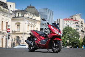 Pentru scutere (sub 50 cmc) varsta minima e 16 ani. A Conduce Sau A Nu Conduce 125 Cu Categoria B Motobikes