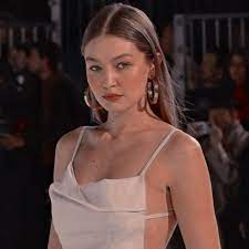 Her siblings are bella hadid and anwar hadid, who are both also models, with bella also being an equestrian. Gigi Hadid Icon Gigi Hadid Gigi Hadid Modeling Gigi