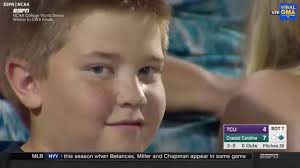 Kid's epic staredown with espn cameras at the ncaa baseball world series is the best video you'll see all day! Kid Stares Into Camera Baseball Kidausta