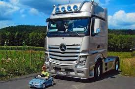 Pin By Corne Snoek On Benz Addict Mercedes Benz Trucks Mercedes Truck Ford Trucks