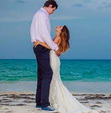 He towers over his wife. Boban Marjanovic S Wife Milica Marjanovic Playerwives Com Boban Marjanovic Tall People Tall Guys
