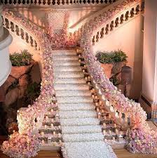 Bridal Asia On Instagram Ostentatious Floral Stairway Looks Nothing Less Tha Asia Bridal Floral Instagra Dekoration Hochzeit Dekor Hochzeit Hochzeit
