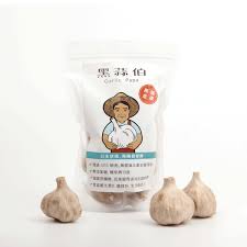 更多精選黑蒜食譜 商品描述品名 黑蒜伯 天然發酵黑蒜頭成分 黑蒜頭內容量 200 公克保存期限 9 個月 食用方式剝開即食 每日